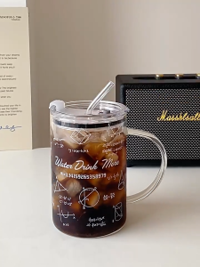 แก้วน้ำ พร้อมฝาและหลอดดูด ลายทันสมัย 1000ml