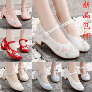 รองเท้าปักลายดอกไม้ใส่ช่วงฤดูร้อนสำหรับผู้หญิงรองเท้าใส่กับชุดกี่เพ้าส้นสูงปานกลางรองเท้าชั้นเดียวสไตล์ชนเผ่าแมทช์ลุคง่ายสำหรับฤดูใบไม้ผลิและฤดูใบไม้ร่วงรองเท้าผ้าสไตล์ปักกิ่งแบบเก่า