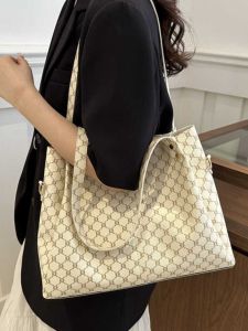 Spring 2024 Commuter Large Capacity Retro Womens Tote Bag Fashionable Vintage Single Shoulder Bag Popular High-End Sensation Handbag