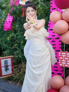 Elegant White Bridal Morning Robe with Shoulder Bared Tie Design Ideal for Engagement Parties Polyester And Spandex Blend