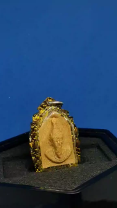 非常精美值得收藏的宝物大名鼎鼎阿赞康贤(金口神僧修苦行戒-戒語十多年了)督造第一期草药经粉控灵高手鲁士老師佛牌品相完美已包好精美防水壳Super Famous Songkla Top Monk Archan Klang Seng Nua Wan Phong Phim Roon Reak Phra Lersi Amulet