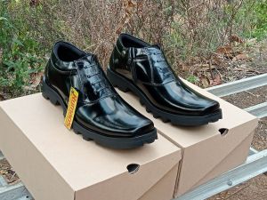 Rumaos sepatu PDH pendek resleting sol radial pantofelan kulit kilap