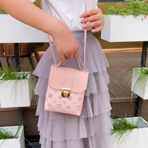 Tas Wanita Stylish & Praktis: Handbag Women Fashionable dan Trendy 2023