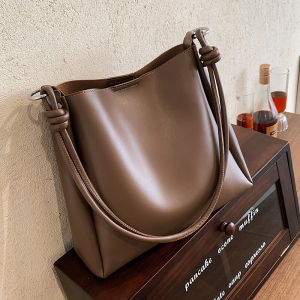 Trendy Large Capacity Bucket Bag Womens Fashionable Shoulder Bag Maternal Soft PU Leather Casual Zipper Closure Pure Color