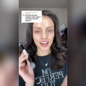 Cọ Trang Điểm Má Hồng Ambient Glow Highlight - Cọ Mỹ Phẩm Lông Sợi Tổng Hợp Mềm Mại Dòng F1-E7 Cán Gỗ