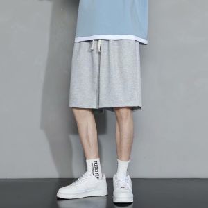 กางเกงขาสั้นสีพื้นสำหรับผู้ชาย 5 นิ้ว สไตล์ฮ่องกง แฟชั่นฤดูร้อน สไตล์เกาหลี ทรงหลวม กางเกงกีฬาลำลอง สีดำ กางเกงขายาวทรงตรง