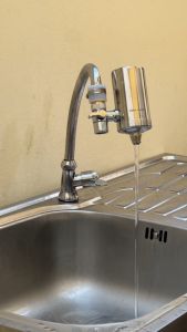 People&Object Stainless Steel Faucet Mount Water Filtration System With Activated Carbon Filter Element for Great-Tasting Filtered Tap Water Limescale Prevention Fits Most Kitchen or Bathroom Faucets