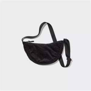 Tas viral corduroy halfmoon/ tas selempang kekiniaan