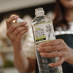 Minyak Goreng Kelapa Premium Coconut Cooking Oil Non RBD 1 Liter Dari Bumi