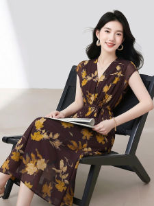 La Chapelle | Đầm Ôm Trung Bình In Hình Vintage Cổ V