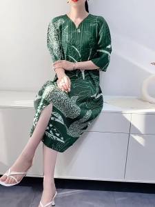 L-936F# One Size (45-75kg) Spring And Summer WomenS 3/4 Sleeve Pleated Mid-Length V-Neck Front Slit Printed Dress