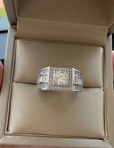 แหวนเพชรชาย ฝังเพชรโมอีส เงินแท้ 92.5% ชุบทองคำขาว น้ำดวง D-VVS1 -A5638