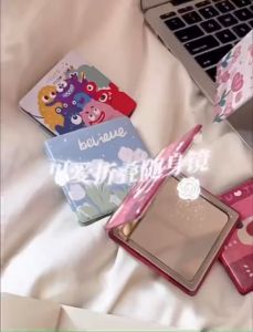 gương trang điểm mini gập gọn cầm tay gương makeup vuông nhỏ bỏ túi hình gấu lotso