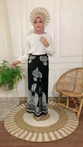 Sarung Batik Rayon Print Motif Merak | Monochrome