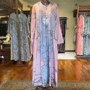 Umbrella Dress by Dian Pelangi LIMITED EDITION Busana Muslim Baju Maxi Gamis Abaya Gaun Batik Busui Casual Formal Pesta Pernikahan Kondangan Lebaran Wanita Cantik Anggun Modis Modern Simple Elegan Mewah Model Korea Terbaru Motif Jumputan Kekinian