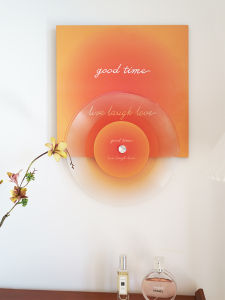 ภาพตกแต่งสไตล์โมเดิร์น แผ่นเสียงตกแต่ง แผ่นเสียงสีสันสดใส ตกแต่งผนัง โซฟา ห้องนอน ห้องนั่งเล่น ห้องทำงาน ภาพตกแต่งสไตล์วินเทจ