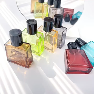 Vỏ rỗng chai đựng nước hoa 30ml thân vuông hình thang dày dặn trong suốt nhiều màu.