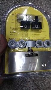 Kẹp Bi Treo Cửa Lùa Kính Kẹp Treo Cửa Kính có bao bồm bánh xe