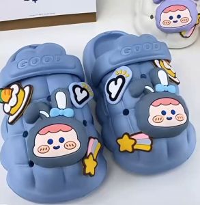 Aysa fashion รองเท้าเด็ก รองเท้ารัดส้นเด็ก รองเท้าหัวโต วัสดุEVA น้ำหนักเบา พื้นนุ่ม มีกันลื่น แต่งตุ๊กตา #sd027