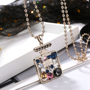 Retro Long Diamond Womens Necklace Fragrance Bottle High-End Design Sensation Sweater Pendant Fashion Jewelry Accessory