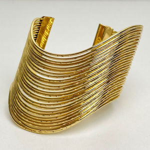 French Vintage Open Hand Bracelet Womens Luxury Sensation Wide Version Metal Geometric Wave Form Arm Ring Fashion Jewelry