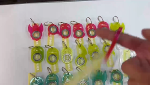 Funny Rotating Keychain with Luminous strips for Teens Adults Finger Exercise Anxiety Relief
