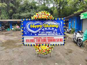Bunga Papan Happy Wedding Bunga Atas Bawah