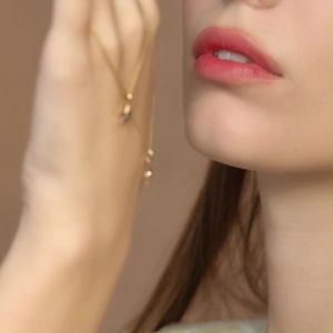 Gemondo จี้ทองคำ 9K ประดับเพชร สัญลักษณ์พระจันทร์ครึ่งเสี้ยว (ไม่รวมสร้อย) Lucky Symbol