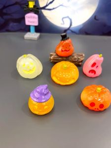 Charm Dạ Quang Phát Sáng Hình Bé Ma Bí Ngô Hallowen Dễ Thương Đồ Chơi Trang Trí Bàn Học Xe