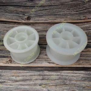 (มีตัวเลือก) มีปีก พลาสติก ลูกรอกสายพาน DC60 / DC68 / DC70 / DC93 / DC95 / DC105 X / DC108 X คูโบต้า (Kubota) รถเกี่ยวข้าว (มู่เล่ย์สายพาน ลูกรอก ลูกกลิ้ง ลูกกลิ้งสายพาน ลูกรอกดันสายพาน)