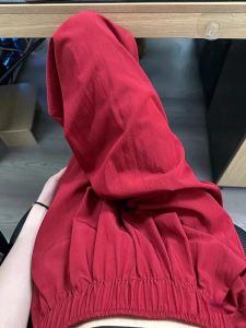 กางเกงขายาวผ้าไหมน้ำแข็งสีแดงสำหรับผู้หญิงในช่วงฤดูร้อน กางเกงขายาวทรงหลวมสบาย ๆ สำหรับเดินเล่นกลางแจ้งในช่วงฤดูร้อน