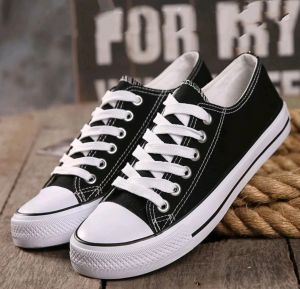 Sepatu sneakers pria-wanita Terbaru