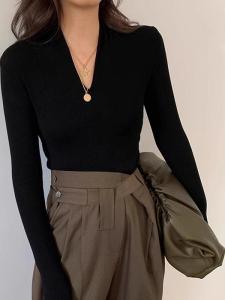 Áo Sơ Mi Cổ Chữ V Màu Đen Ôm Vừa Vặn Cho Nữ Mùa Xuân Thu 2025 Áo Lót Lông Cừu Dày Mới Áo Khoác Ngoài Ấm Áp