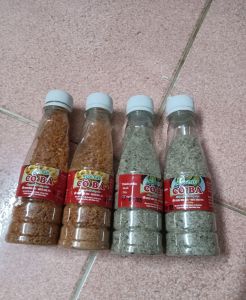 COMBO 2 CHAI MUỐI SẤY. 2 CHAI MUỐI TIÊU. chay mặn đều dùng được. đặc sản Cao lãnh Đồng Tháp. hai chai muối sấy. trọng lượng mỗi chai là 100 g. 2 chai muối tiêu trọng lượng mỗi chai là 150 g.