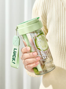 แก้วน้ำใส Tritan ทรงเรียบง่าย พร้อมสตรีทแวร์สำหรับผู้ชายและผู้หญิงสำหรับใช้ในออฟฟิศ แก้วน้ำแบบพกพาสำหรับดื่มกาแฟ