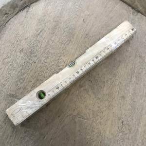 ระดับน้ำ  Smart  เป็นไม้   ความยาว 12 นิ้ว