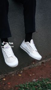 Sepatu akna Climb Sepatu old skool Sekolah Pria Laki Laki Dewasa Cowok Cowo Distro Keren Buat Gaya Santai Sepatu Compass Ventela Basic Black Natural JOHNSON Aerostreet Sepatu Wanita Sneakers Casual Snekers Lokal Terbaru Trend Kekinian