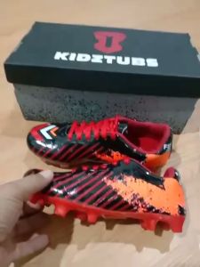 Paket Komplit Sepatu Bola & Kaos Kaki Anak Usia 6-10 Tahun