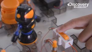 Year End Sales | Discovery Mindblown Toy Circuitry Action Experiment Set - Robot Spinner (1423004861)