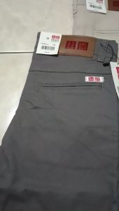 Celana Panjang UNIQLO & Slim Fit Terlaris di AS