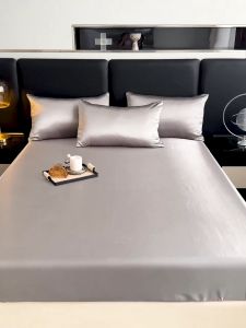 Abraca Dabra ผ้าปูที่นอนรัดมุมซาติน ผ้าปูที่นอนผ้าไหมธรรมดานุ่มพร้อมยางยืดหยุ่น (ไม่มีปลอกหมอน) 3 ฟุต/3.5 ฟุต/5 ฟุต/6 ฟุต