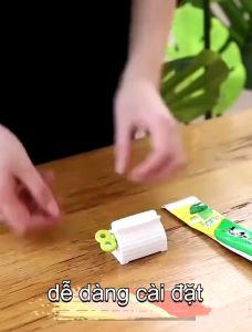 Dụng cụ lấy kem đánh răng dụng cụ nặn kem đánh răng đồ vặn kem đánh răng triệt để - LT Grocery