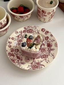 Retro Ceramic Dessert Plate Floral Design High Aesthetic Value Sugar Misses Dining Set round Shape 8 Inches Size for All