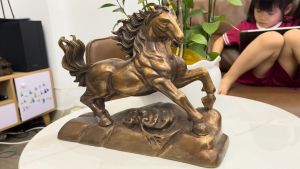 Tượng Ngựa Bằng Đồng Đứng Mũi Đá Phong Thủy DxRxC: 35x11x27cm nặng 5.3kg