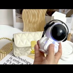 Banana ทรง นักบินอวกาศ พัดลมพกพา พัดลมมินิ พัดลมแบบแขวนคอพัดลมUSB ขนาดเล็ก แบบพกพา ลมระบายความร้อน ห