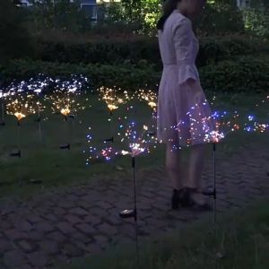 Đèn pháo hoa năng lượng mặt trời chống nước cho ngoài trời với 120 đèn LED nhiều màu sắc trang trí cho vườn cỏ hàng rào lối đi đón Giáng sinh và các dịp lễ.
