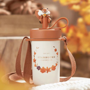 Starbuck ร้านค้าอย่างเป็นทางการ Starbuck ถ้วย2022กลางฤดูใบไม้ร่วงเทศกาล Maple Leaf พวงหรีดสามมิติกระรอกรูปร่างสแตนเลสถ้วยฟางแบบพกพาถ้วยน้ำ Starbuck Tumbler Starbuck แก้ว