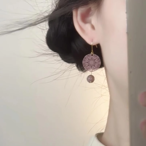 ต่างหูรูปดอกไม้หน้าต่างสีม่วงอ่อนแบบวินเทจสไตล์จีนใหม่ ดีไซน์ไฮเอนด์ ต่างหูสุดหรูหราสำหรับผู้หญิง