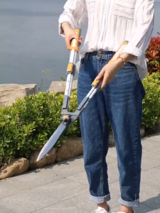 AT.Homemart กรรไกรตัดหญ้า/แต่งกิ่งด้ามยาว | กรรไกรทำสวนปรับความยาวได้ | ใบมีดคมกริบ แข็งแรงทนทาน มี 2 รุ่น