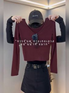 เสื้อยืดคอกว้างแขนยาวทรงเข้ารูปสำหรับผู้หญิงในฤดูใบไม้ร่วงและฤดูหนาว เสื้อเชิ้ตคอวีแบบมีแผ่นรองไหล่ ทรงสั้น แขนยาว สไตล์เกาหลี